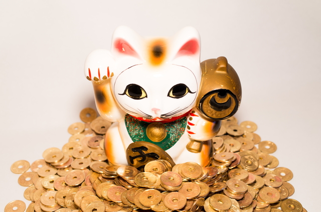 招き猫と五円玉