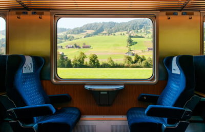 観光列車の車内