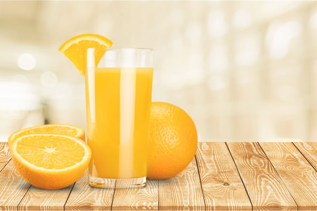 オレンジとオレンジジュース