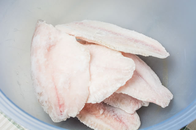 冷凍された切り身の魚