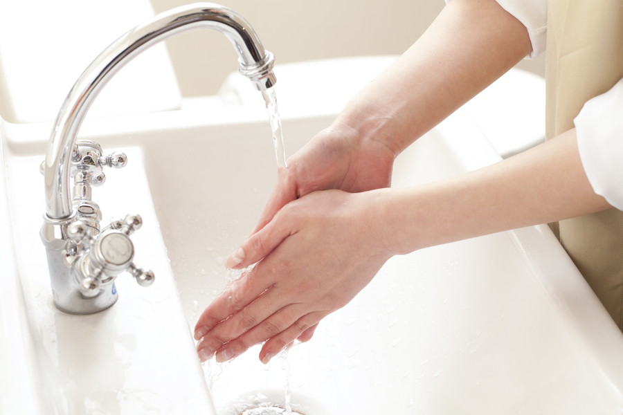 石鹸をつけずに手を洗うのはダメ