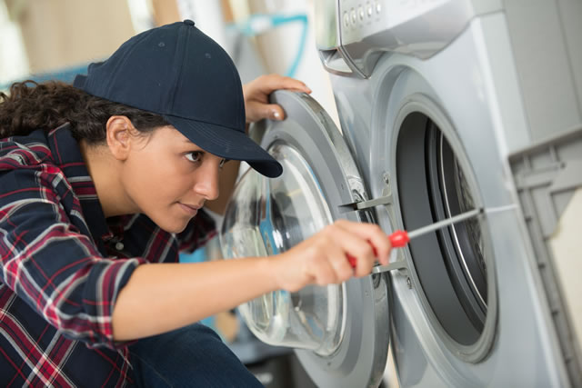 woman is screwing a washer
