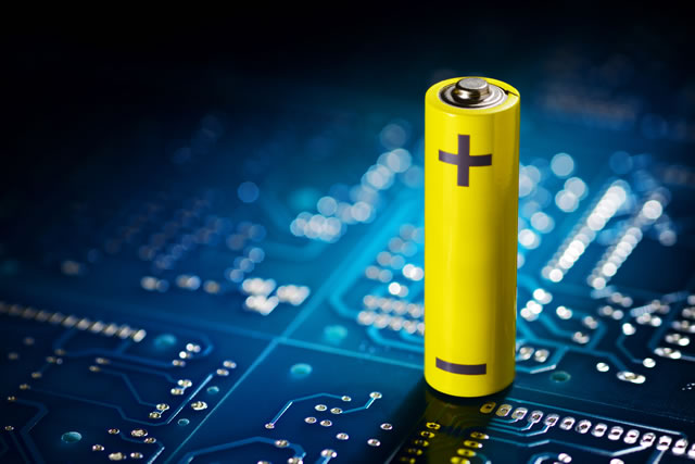 Yellow mignon battery