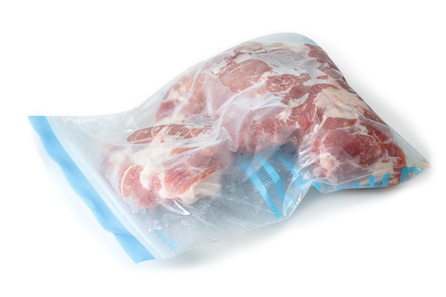 保存袋に入った冷凍豚肉