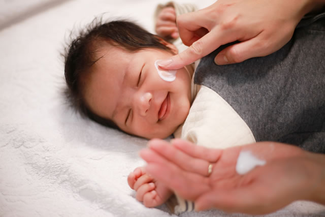 赤ちゃんの保湿　イメージ