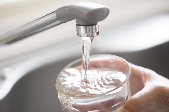 カナダで水道水は安全に飲めますか?
