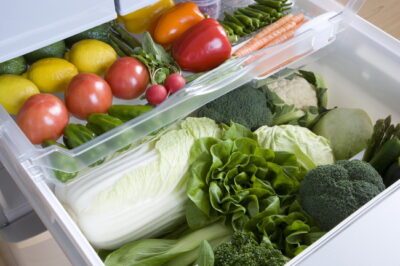 冷蔵庫の野菜室にそのまま保管されている野菜