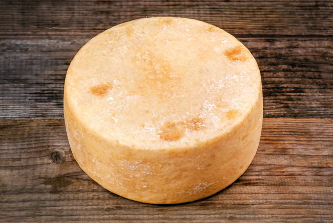 ブロック状のチーズ