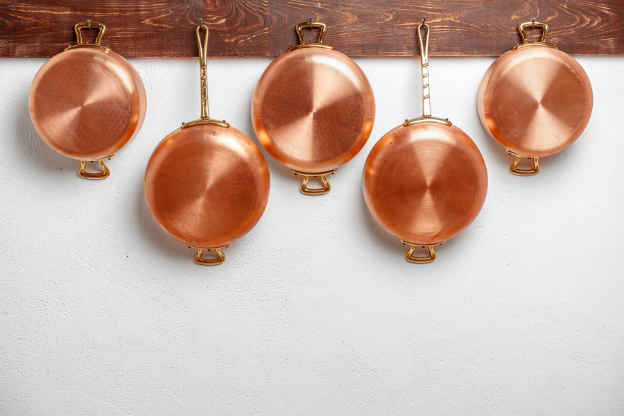銅製のフライパンと鍋