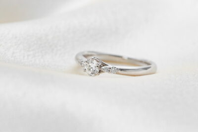 ダイヤモンドの婚約指輪