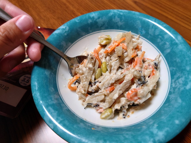 食物繊維3.5g　焙煎胡麻風味の根菜サラダの内容