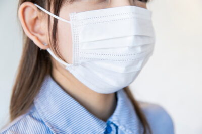 マスクを着用した女性