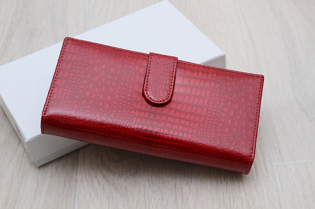 赤い財布と箱