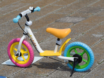 幼児用のペダルなし自転車