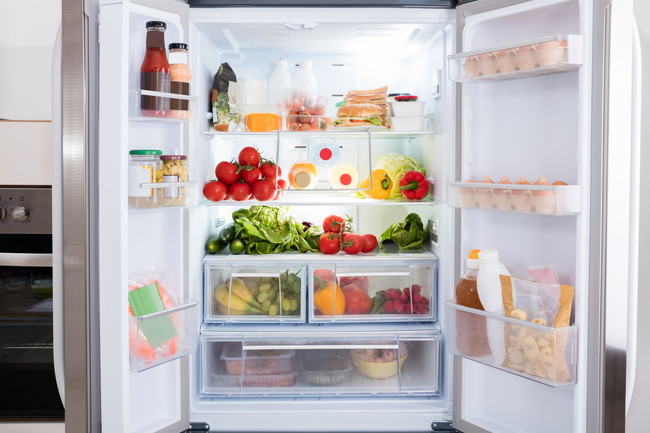 冷蔵庫の中の野菜や食材