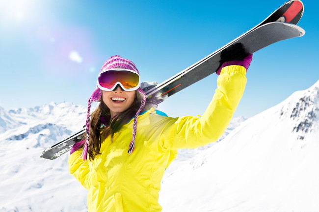 スキーを楽しむ女性