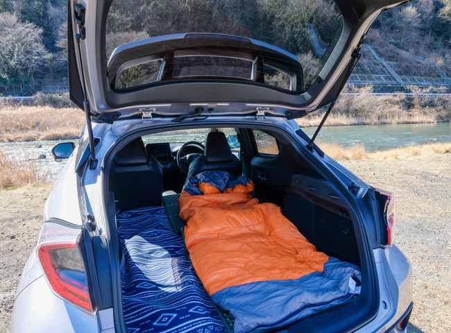 車と寝袋