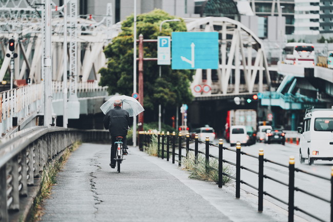 自転車の傘さし運転