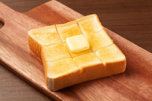 バターを塗った食パン
