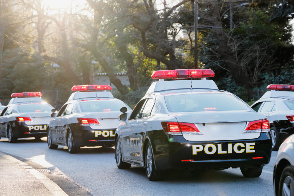 街を守る警察の車両