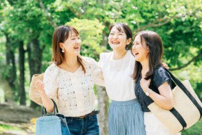 どこからが『親友』だと思う？みんなが迷う「友達」との違いを明確にしてみた – シュフーズ
