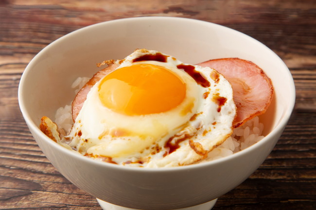 ハムエッグ丼