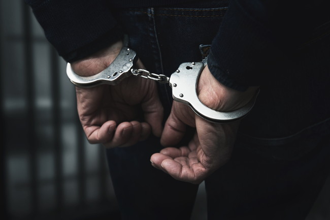 逮捕　手錠