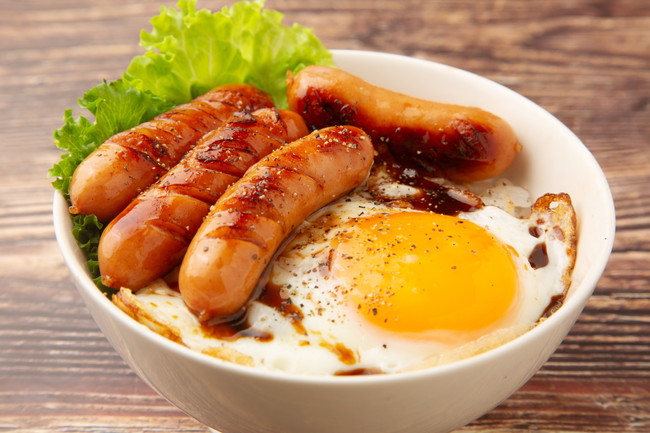 ウインナー目玉焼き丼
